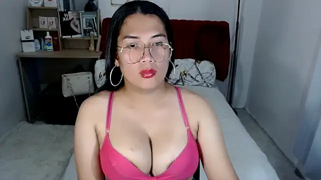 hugecockpaula élő XXX-chatje