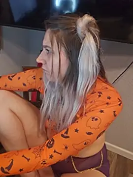 ScarletsWeb Adlı Modelin Canlı XXX Sohbeti