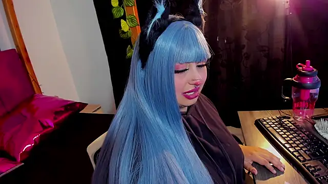lussyevans24 live XXX chat