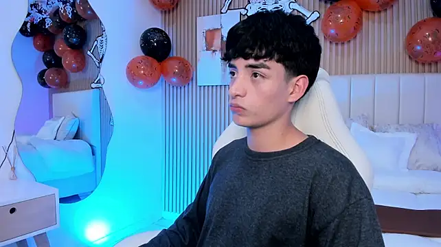 Filiph_Sterliing: онлайн-секс-чат
