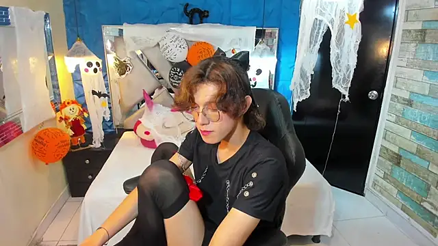XXX chat uživo modela Jav_Frank