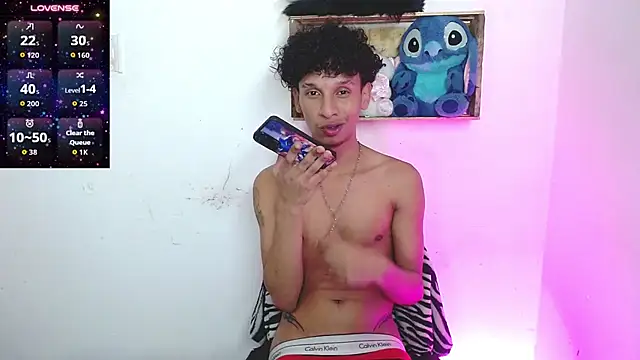 Show modela EnnzoLucca na web-kameri