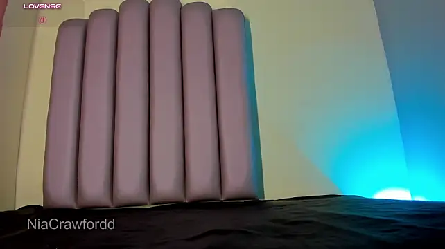 NiaCrawfordd Show Webcam