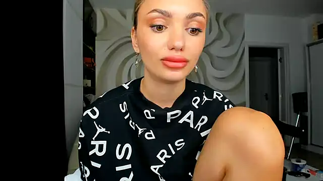 دردشة HaleySweet18 الجنسية المباشرة