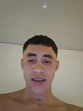 Cris-h live XXX chat