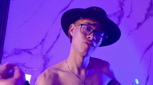 Chatroom XXX en direct de Andrew16__Re