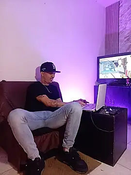 XXX chat uživo modela HannibalLester