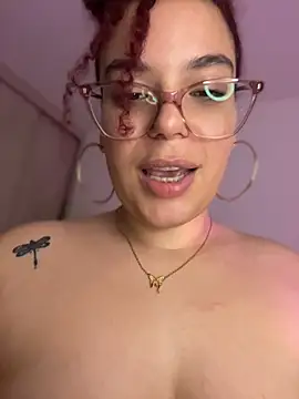 Chat XXX en directo de Leyah__