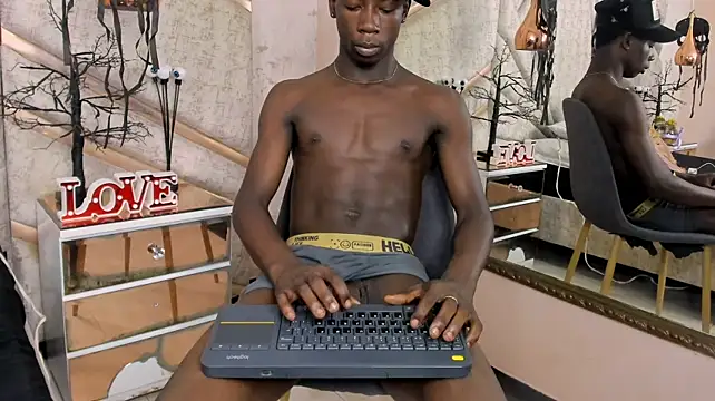 XXX chat uživo modela SmithBonilla