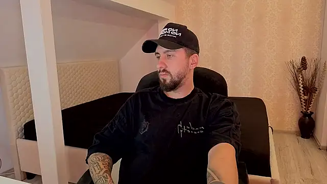 LoganStroud Live XXX Chat