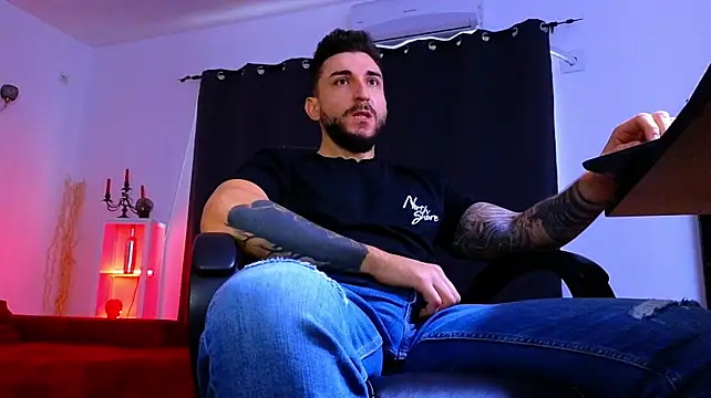 MightyAaron66 XXX чат на живо