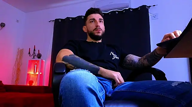 MightyAaron66's Live XXX Chat