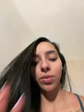ValentinaMilanX_ élő XXX-chatje