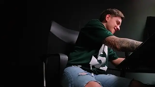 FelixStarkk's Live XXX Chat
