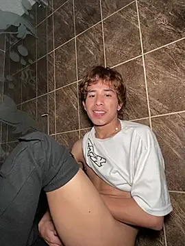 Chat +18 de Ronny_Hot12 ao vivo