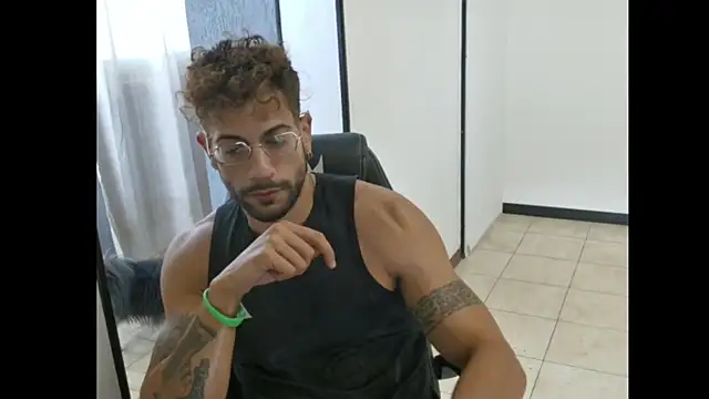 ItalianShadow live XXX chat