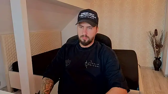 LoganStroud 现场XXX聊天