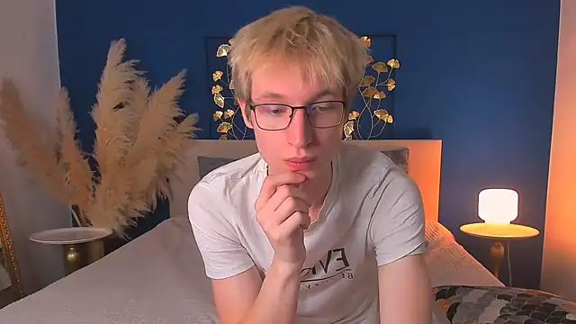 XXX chat uživo modela ADRIAN_LUKS