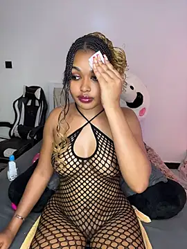 Pretty-shally Chat XXX in diretta