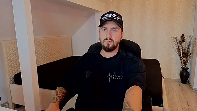 LoganStroud Adlı Modelin Canlı XXX Sohbeti