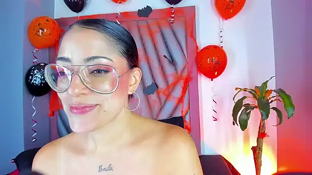 Chat XXX en directo de Aura-bakerr