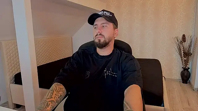 LoganStroud 现场XXX聊天