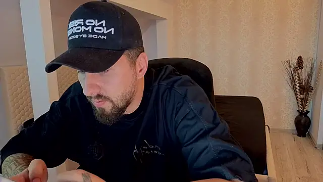 LoganStroud élő XXX-chatje