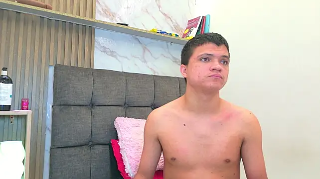 Chat +18 de aly_n_sebas ao vivo
