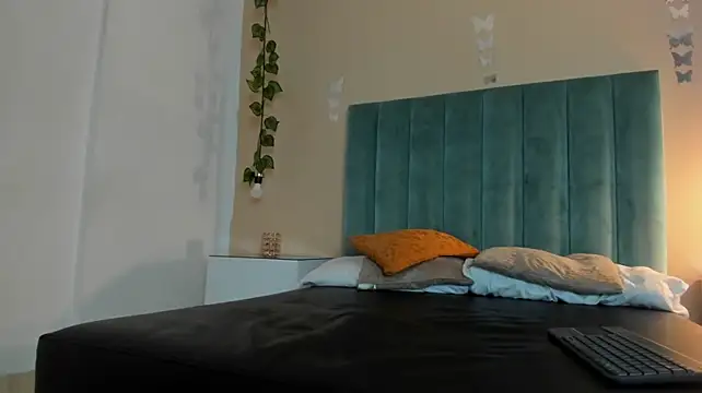Ixxus_Raven Pertunjukan Webcam