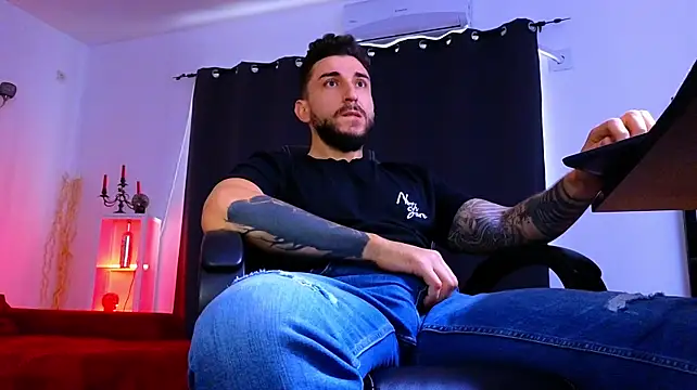 Chatroom XXX en direct de MightyAaron66