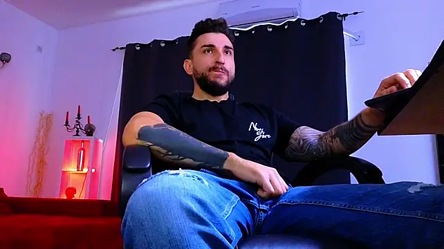 MightyAaron66 Live XXX-chat
