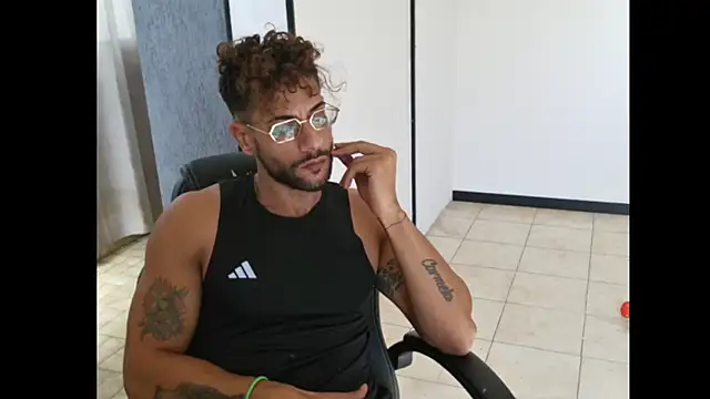 Živý XXX chat ItalianShadow