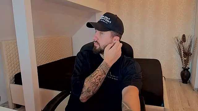 LoganStroud 现场XXX聊天