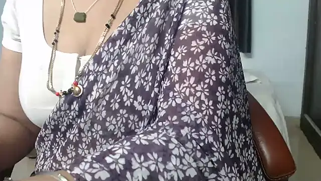 Chat XXX ao vivo de sunitha-3