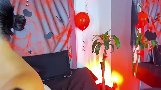 Chat XXX en directo de Aura-bakerr