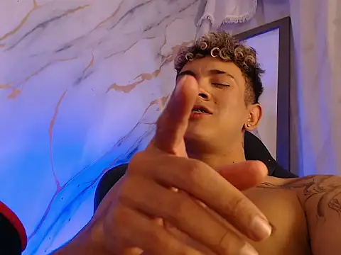 NaimVoss élő XXX-chatje