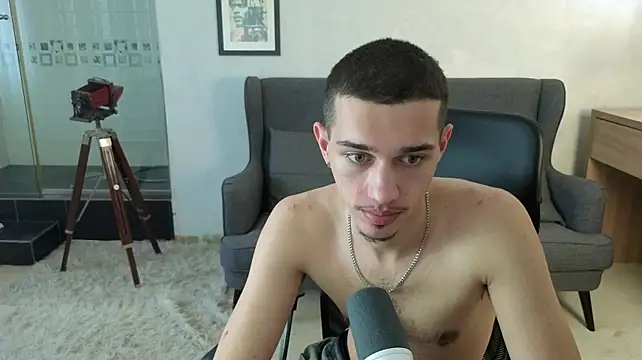 Chatroom XXX en direct de KaydenDrew