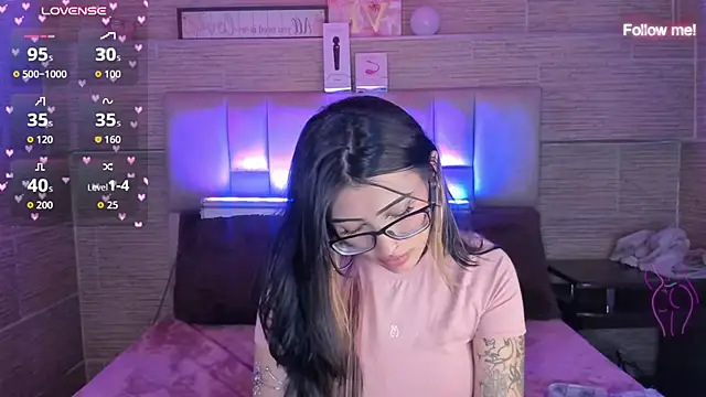 XXX chat uživo modela mia_devine_