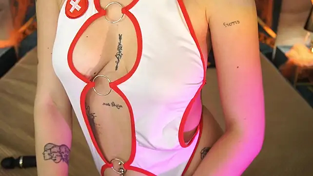 NikkiGoldSide Chat XXX in diretta