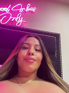 دردشة sexyyykloee الجنسية المباشرة
