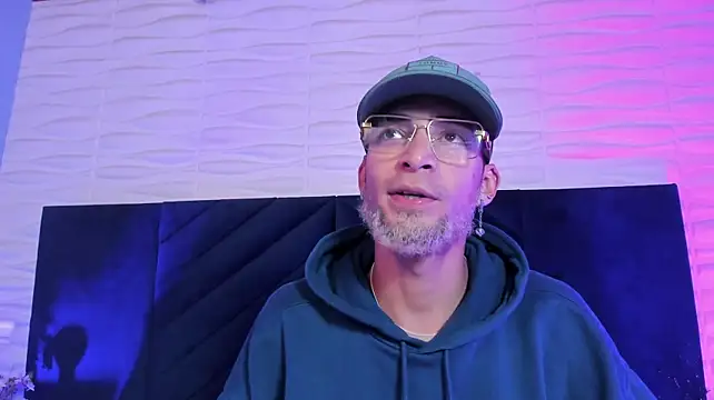 DrakeNeumann live XXX chat