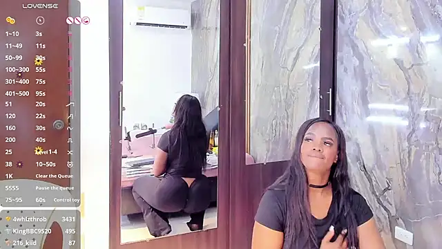 LauraSaenz01's Live XXX Chat