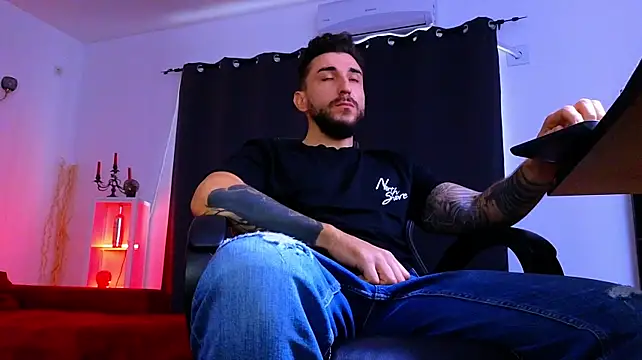 MightyAaron66 Adlı Modelin Canlı XXX Sohbeti