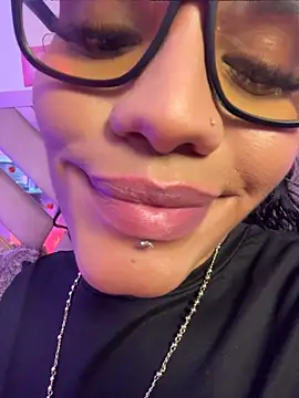 Victoria14_ live XXX chat