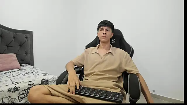 XXX chat uživo modela Estiv18_