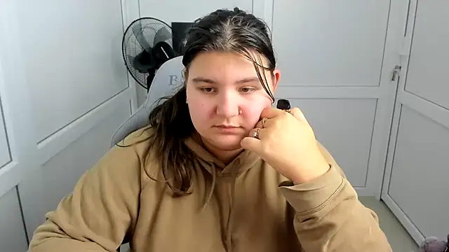 PhoenixFly's Live XXX Chat