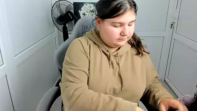 Chatroom XXX en direct de PhoenixFly