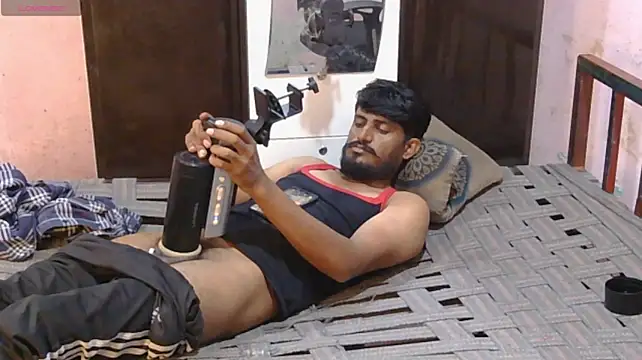 Chat +18 de Yuvi_hot ao vivo