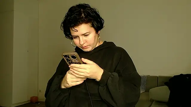 M1ssShyMira's Live XXX Chat