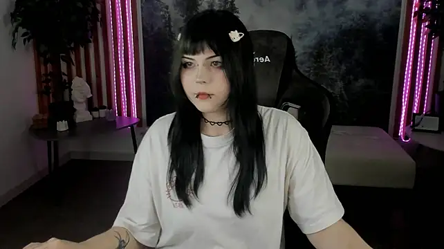 Yuvellin Live XXX chat